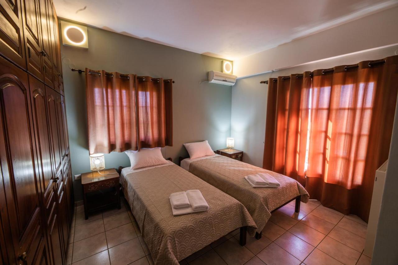 Villa Georgina B&B กาตาโกลอน ภายนอก รูปภาพ