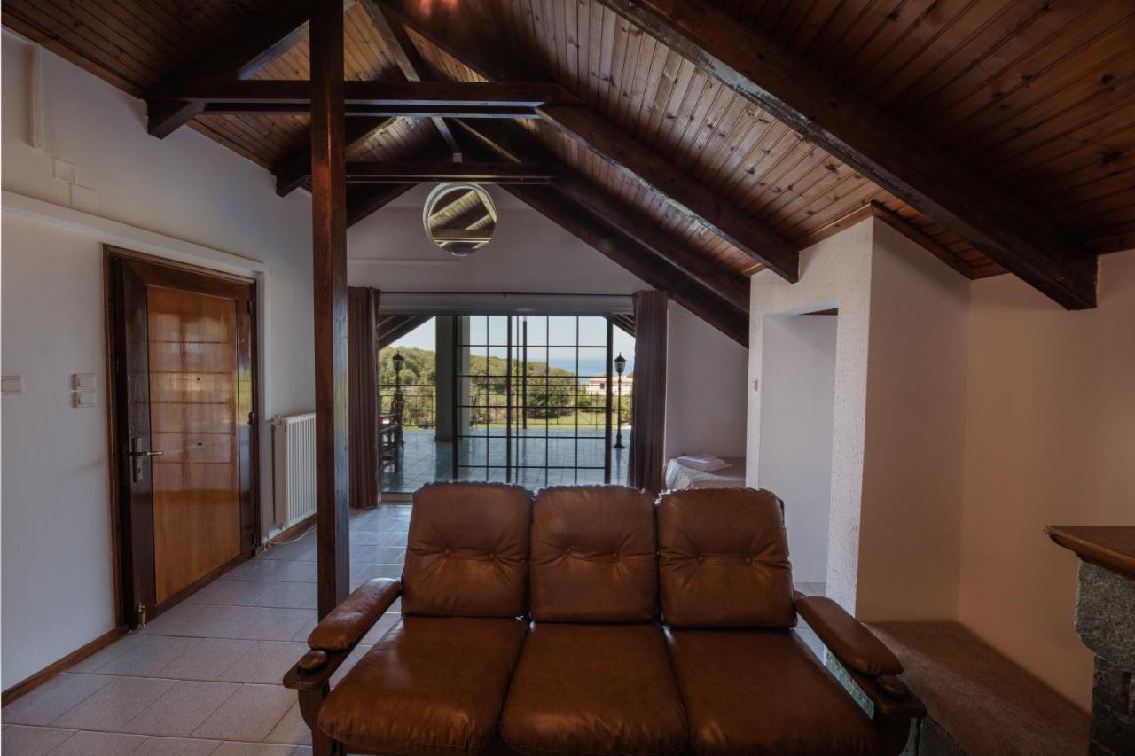 Villa Georgina B&B กาตาโกลอน ภายนอก รูปภาพ