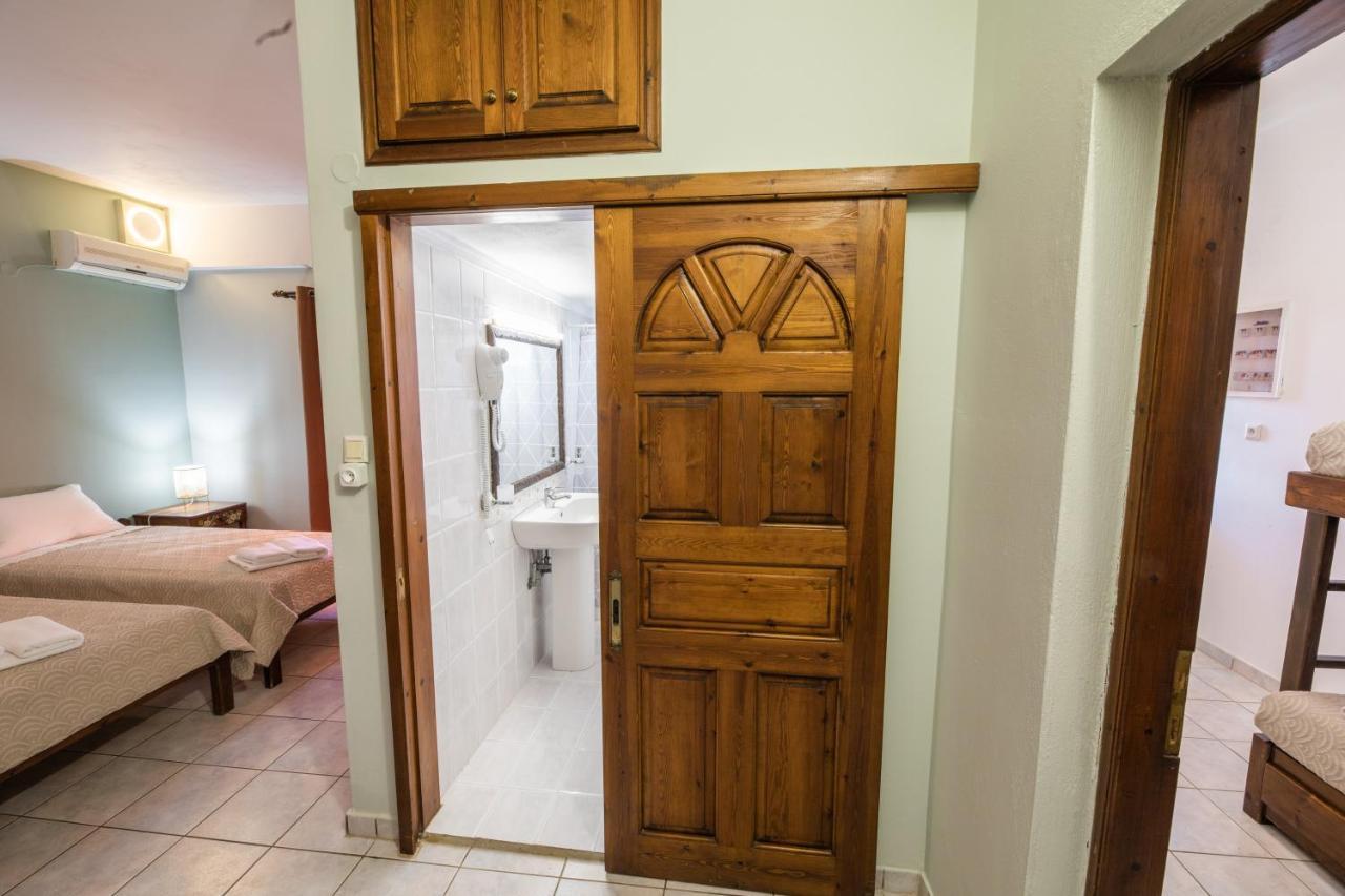 Villa Georgina B&B กาตาโกลอน ภายนอก รูปภาพ