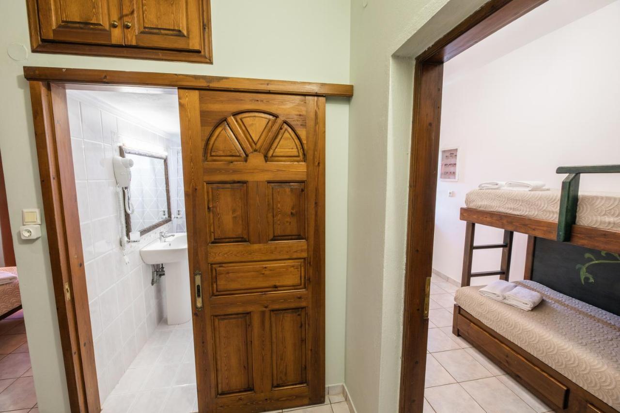 Villa Georgina B&B กาตาโกลอน ภายนอก รูปภาพ