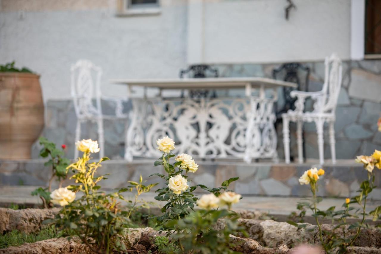 Villa Georgina B&B กาตาโกลอน ภายนอก รูปภาพ