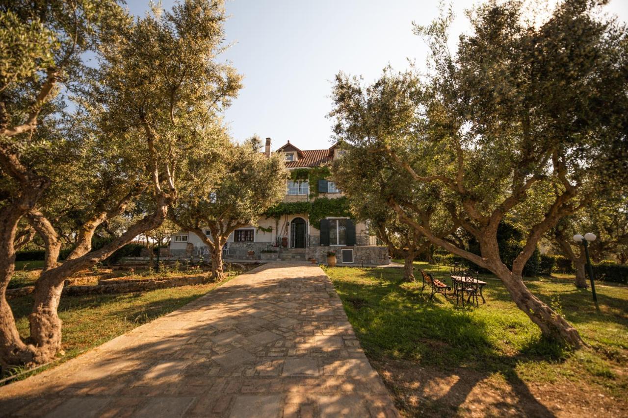 Villa Georgina B&B กาตาโกลอน ภายนอก รูปภาพ